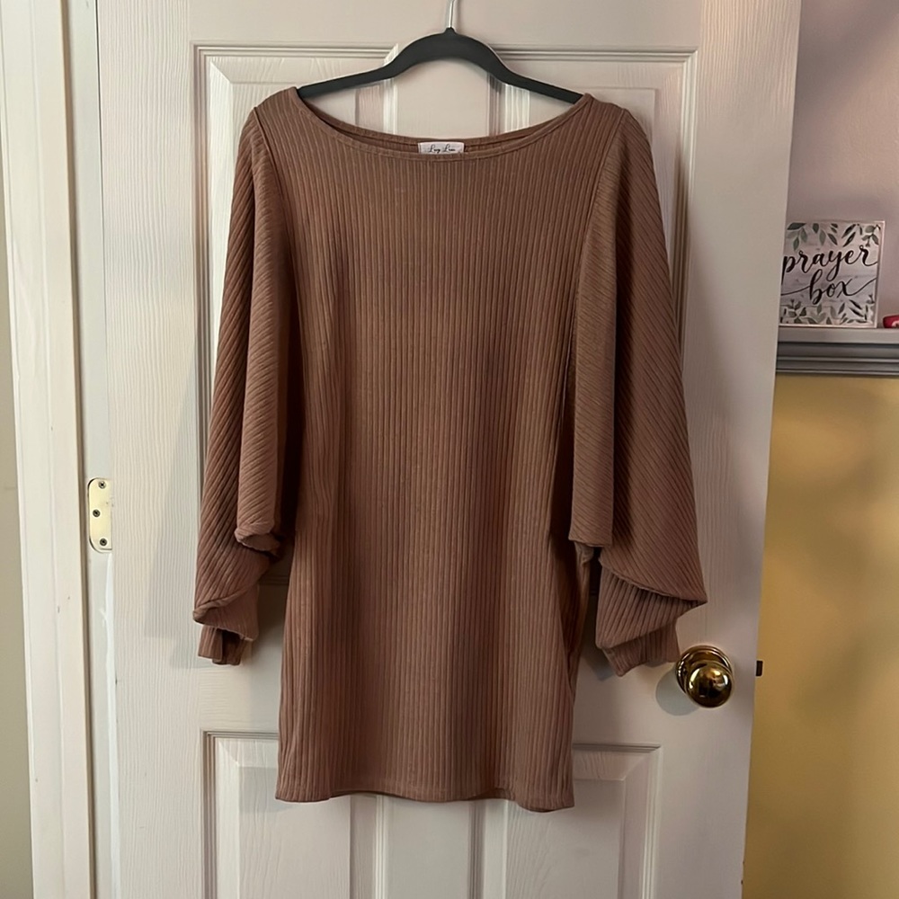 Lucy Lane tan shirt size large